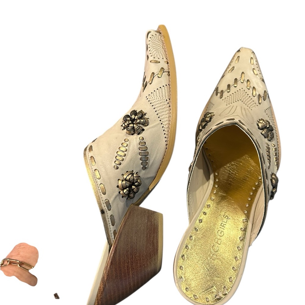 BCBGirls Vintage Inspired Embroidered Cowgirl Western Pointed Toe Slip On Shoes - Picture 7 of 11